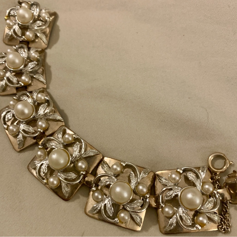 Elegant Vintage Goldtone/  Silvertone faux pearls panel bracelet